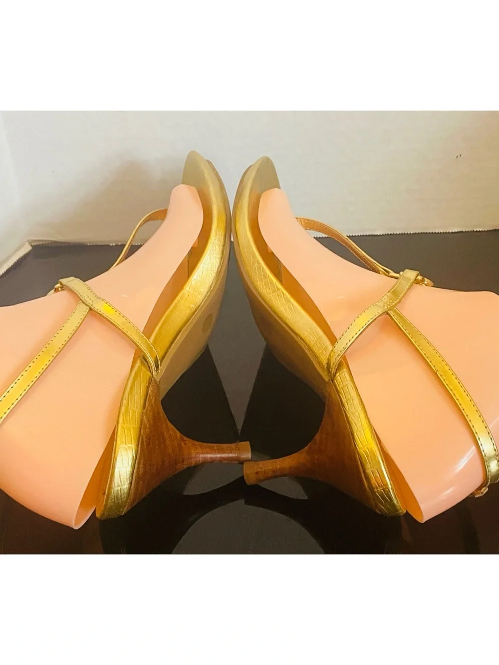 Tory Burch T-Strap  Metallic Gold Leather Heeled Sandal Women’s SZ 7.5